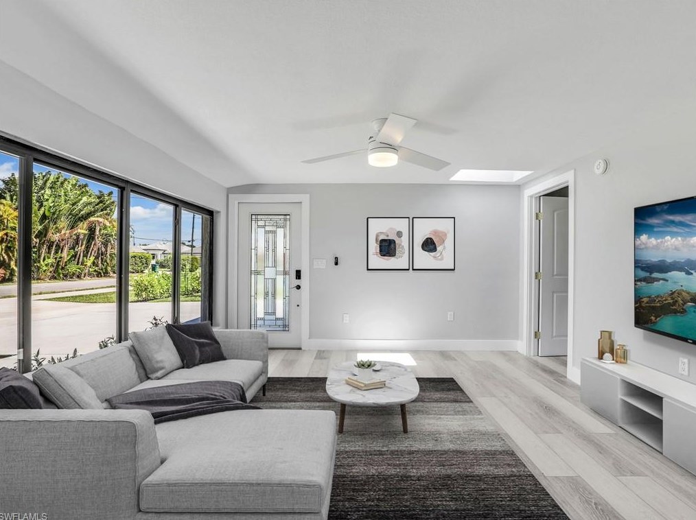 801 107 Ave, Naples FL 34108-1860 exterior