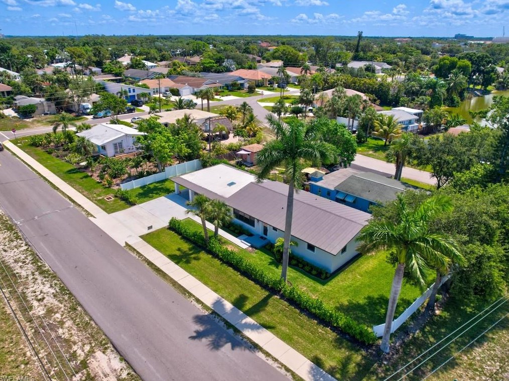 801 107 Ave, Naples FL 34108-1860 exterior