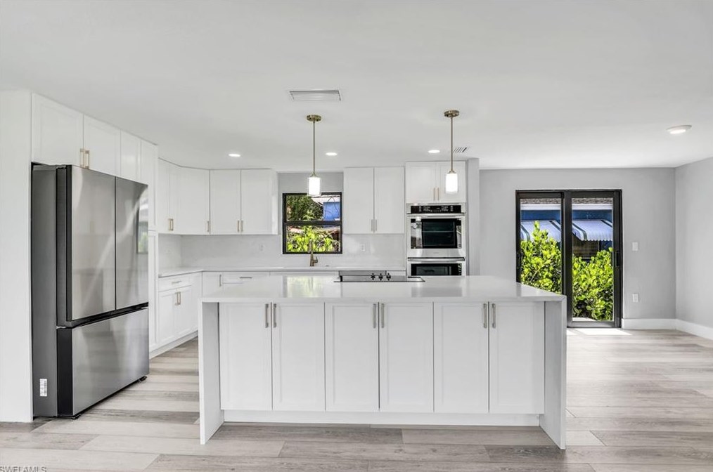 801 107 Ave, Naples FL 34108-1860 exterior