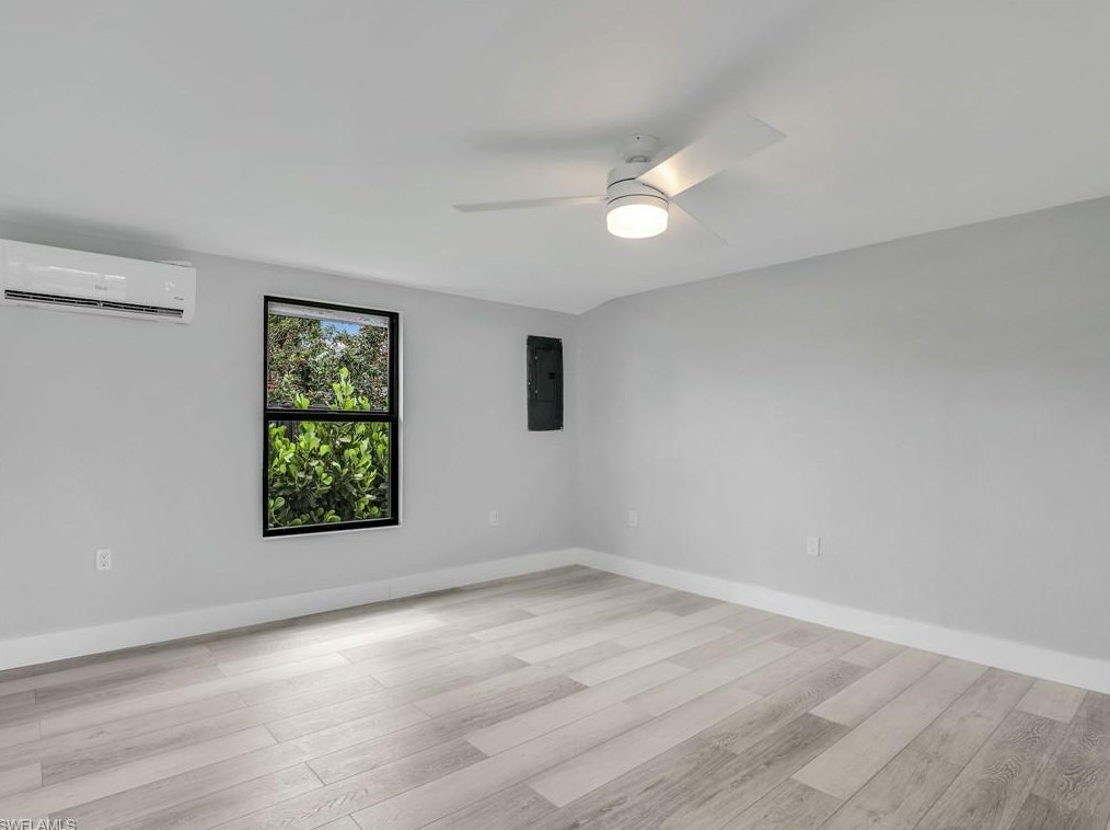 801 107 Ave, Naples FL 34108-1860 exterior