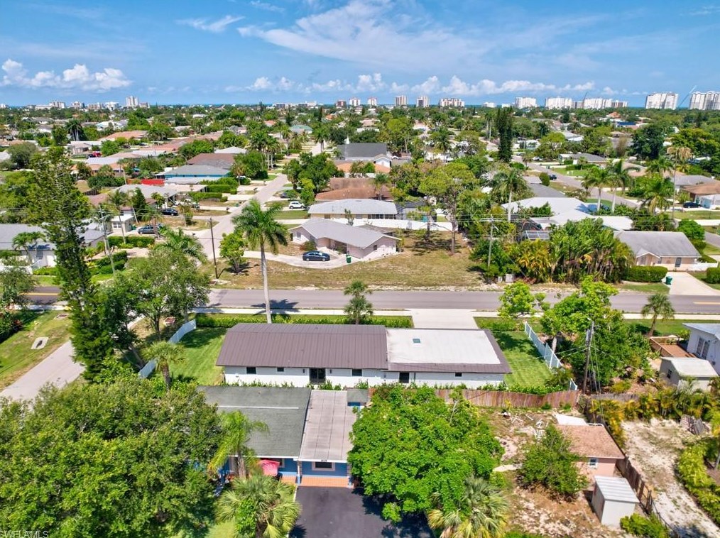 801 107 Ave, Naples FL 34108-1860 exterior