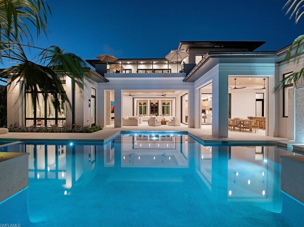 540 4 Ave, Naples FL 34102-8425 exterior