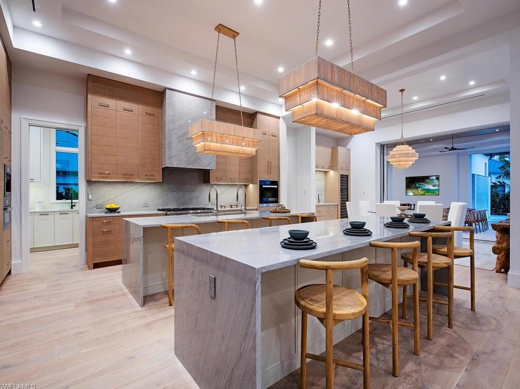 540 4 Ave, Naples FL 34102-8425 exterior