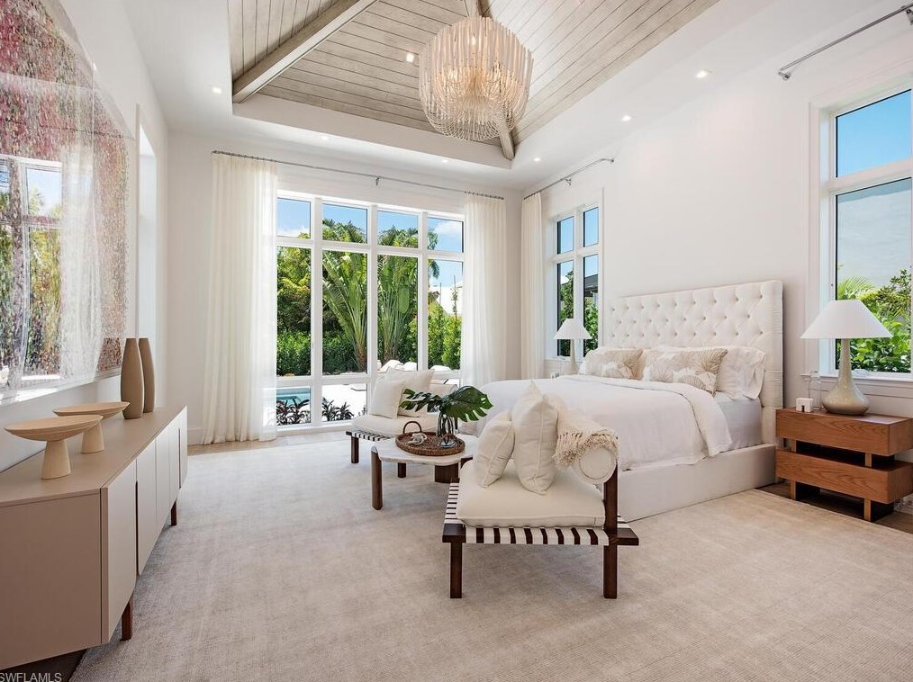 540 4 Ave, Naples FL 34102-8425 exterior