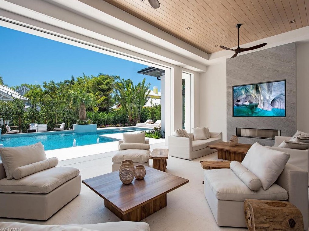 540 4 Ave, Naples FL 34102-8425 exterior