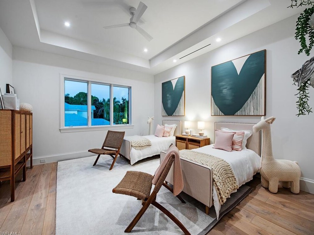 540 4 Ave, Naples FL 34102-8425 exterior