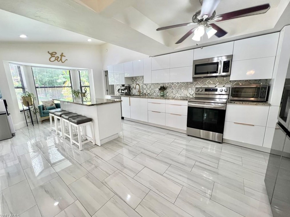 2499 River Reach Dr, Naples FL 34104-6928 exterior