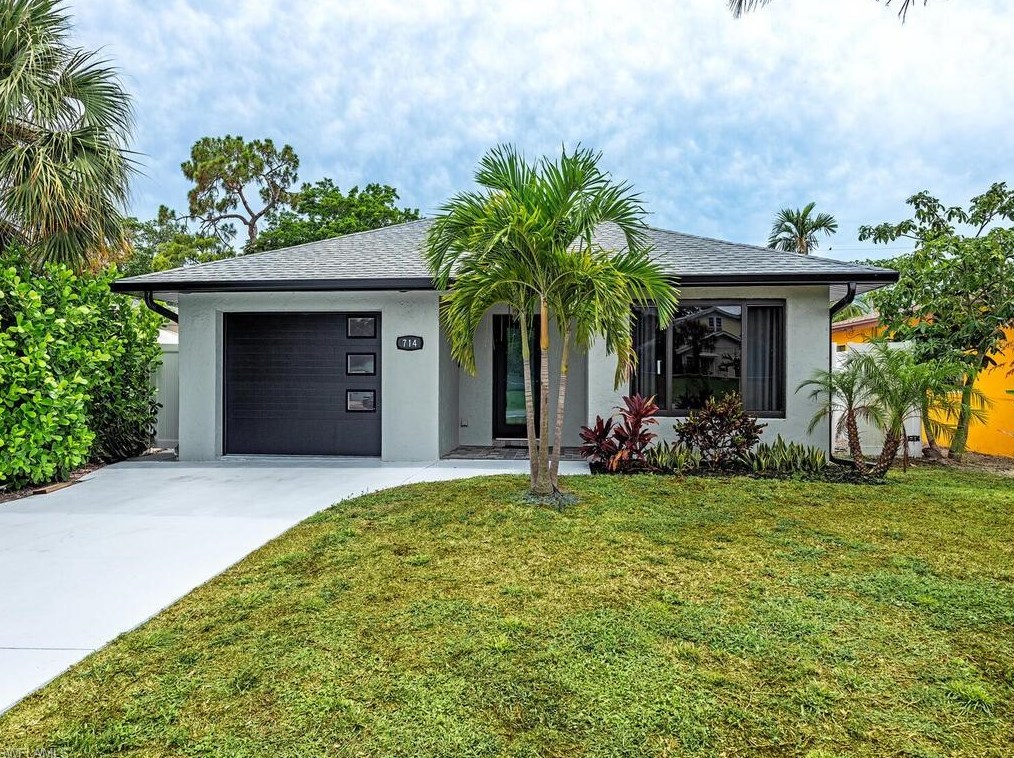 714 109th Ave, Naples, FL 34108-1812