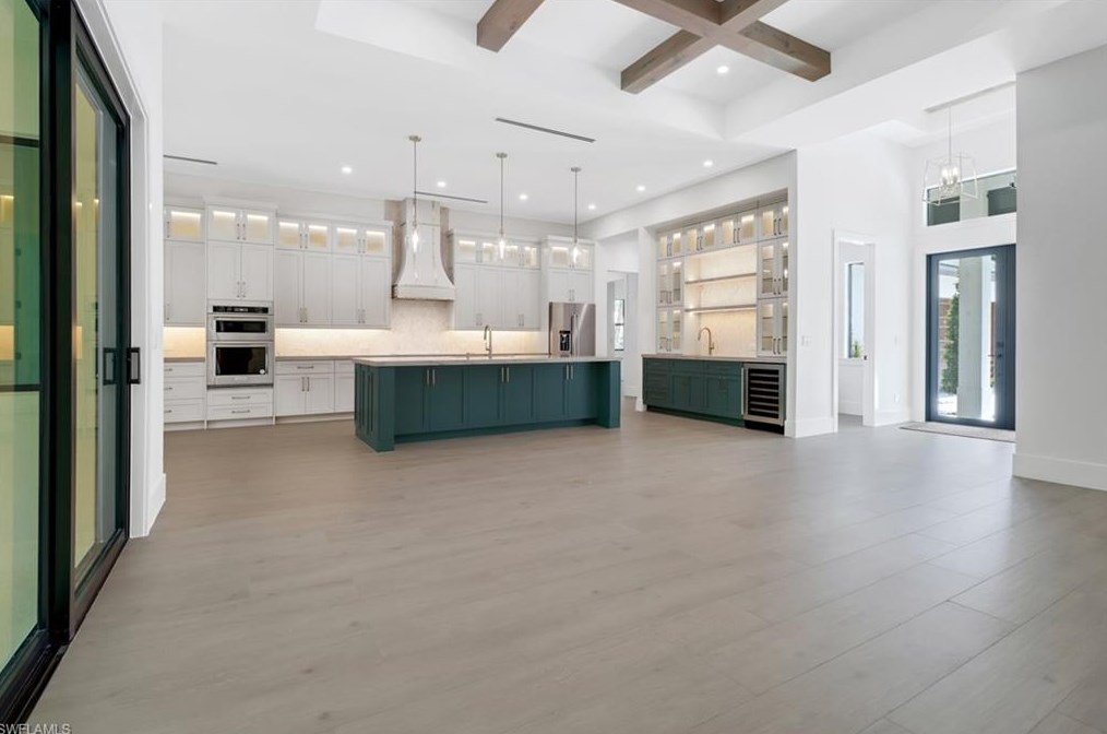 167 9th St, Naples, FL 34117-2133