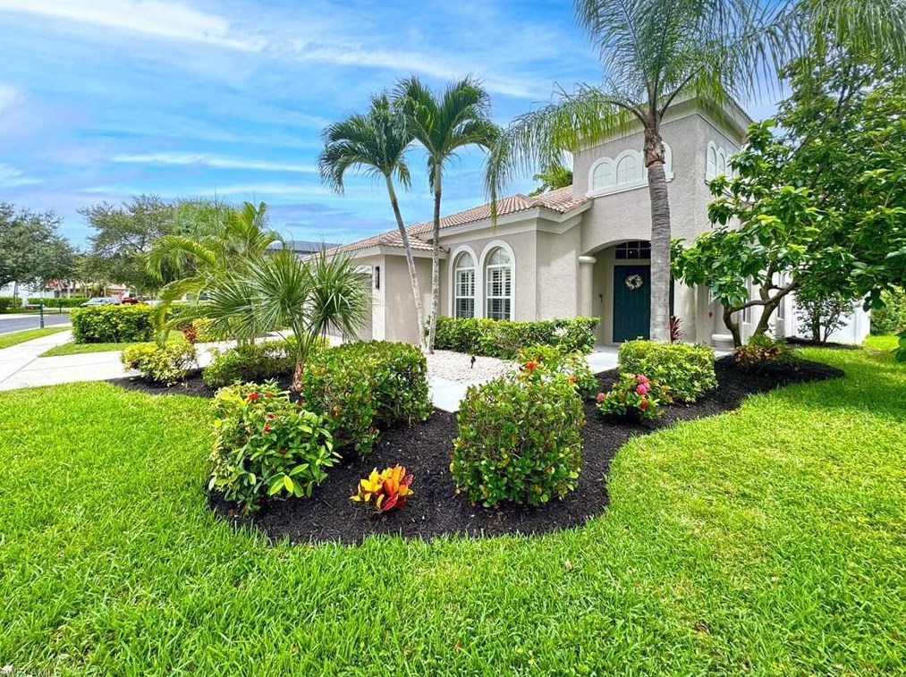 8260 Laurel Lk Blvd, Naples FL 34119-9797 exterior