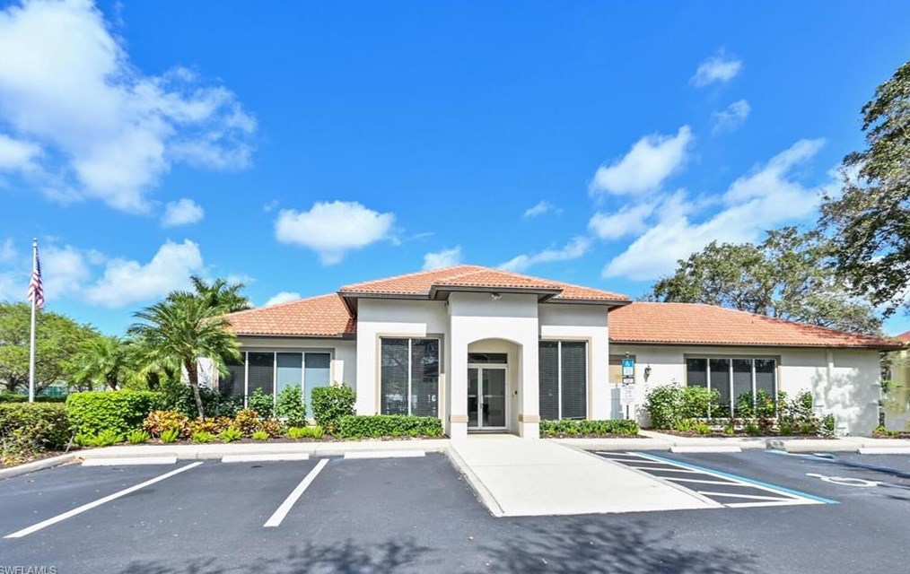 8260 Laurel Lk Blvd, Naples FL 34119-9797 exterior