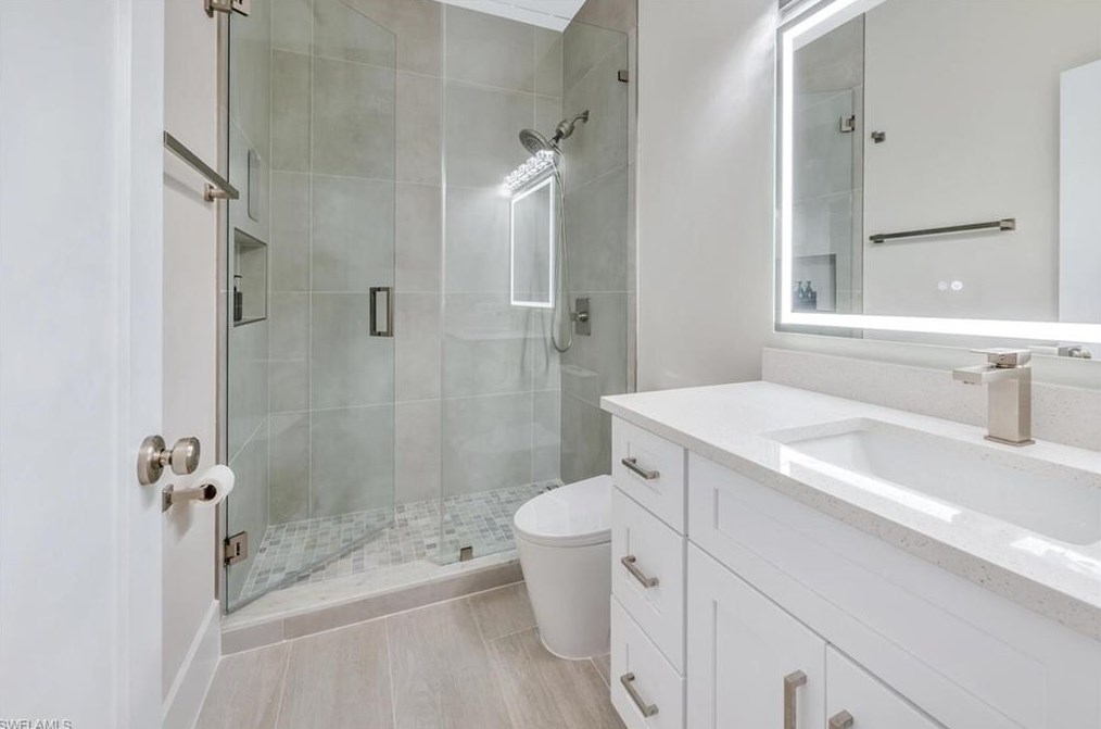 8260 Laurel Lk Blvd, Naples FL 34119-9797 exterior