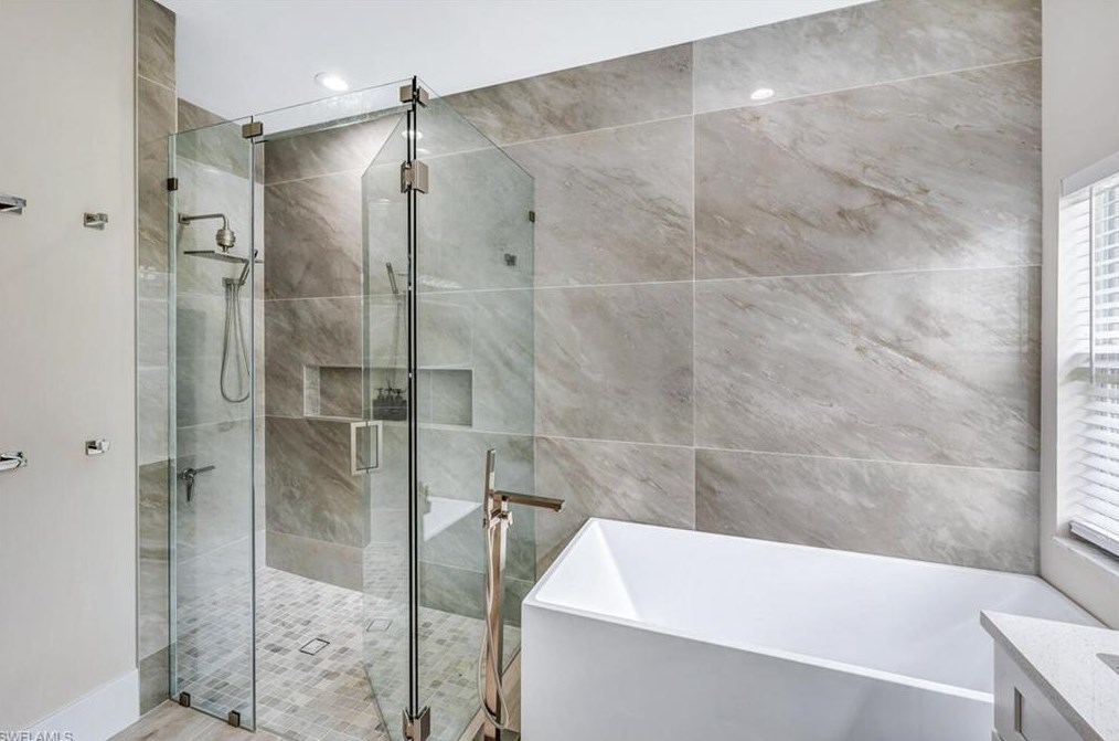 8260 Laurel Lk Blvd, Naples FL 34119-9797 exterior