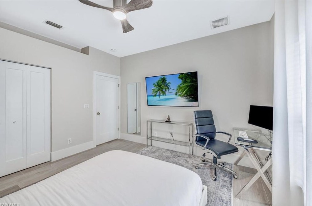 8260 Laurel Lk Blvd, Naples FL 34119-9797 exterior