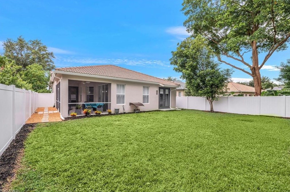 8260 Laurel Lk Blvd, Naples FL 34119-9797 exterior