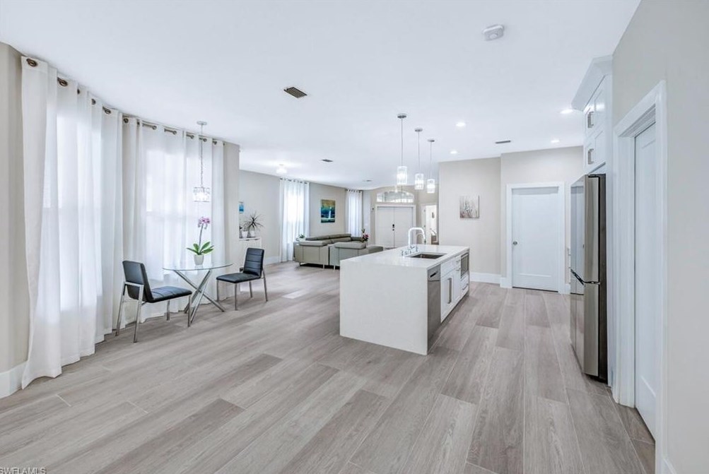 8260 Laurel Lk Blvd, Naples FL 34119-9797 exterior