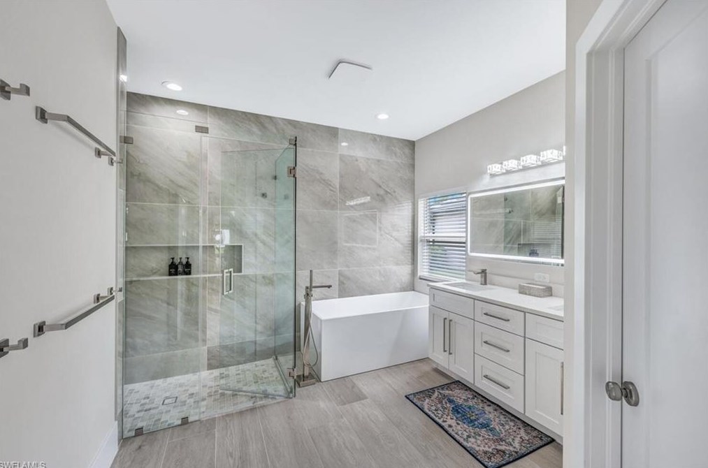 8260 Laurel Lk Blvd, Naples FL 34119-9797 exterior