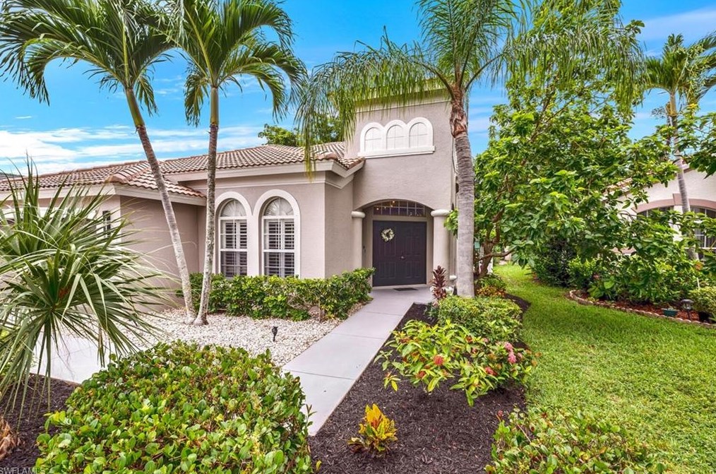 8260 Laurel Lk Blvd, Naples FL 34119-9797 exterior