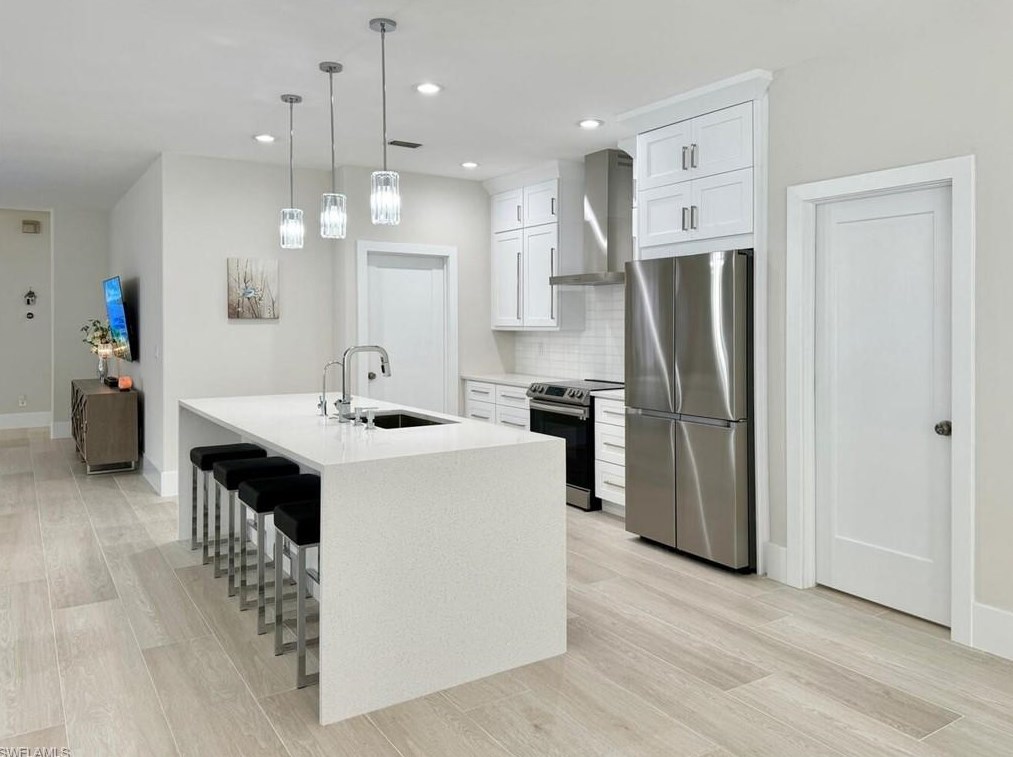 8260 Laurel Lk Blvd, Naples FL 34119-9797 exterior