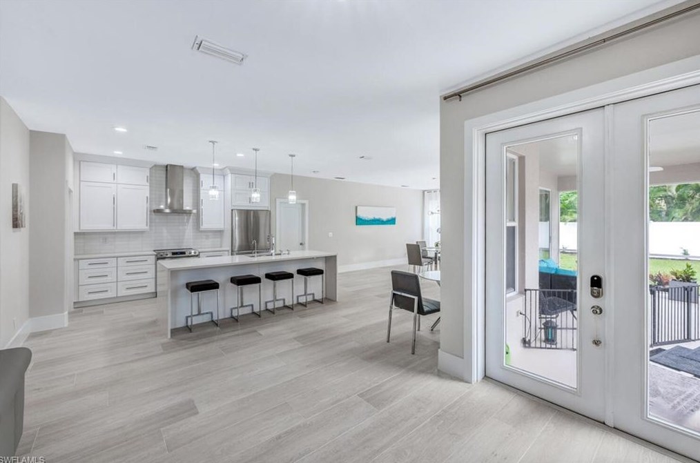 8260 Laurel Lk Blvd, Naples FL 34119-9797 exterior