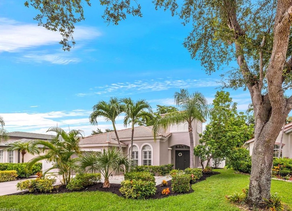 8260 Laurel Lk Blvd, Naples FL 34119-9797 exterior