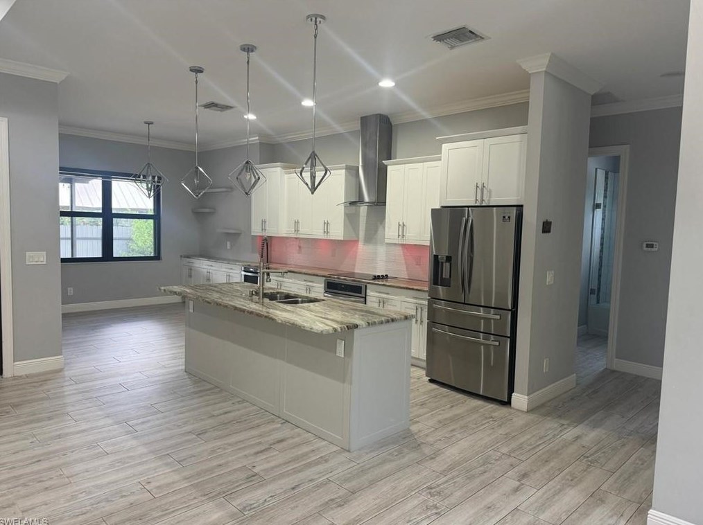 582 Everglades Blvd, Naples FL  34117-4529 exterior