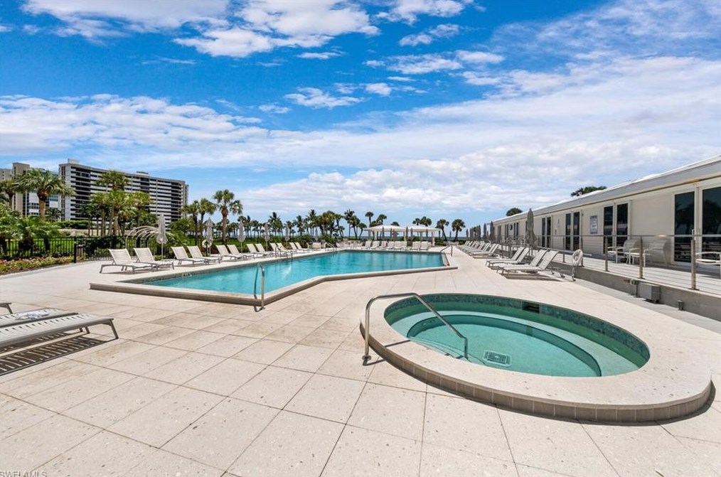 4041 Gulf Shore Blvd, Naples FL  34103-3414 exterior