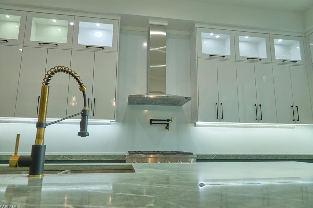 5847 English Oaks Ln, Naples FL 34119-1329 exterior