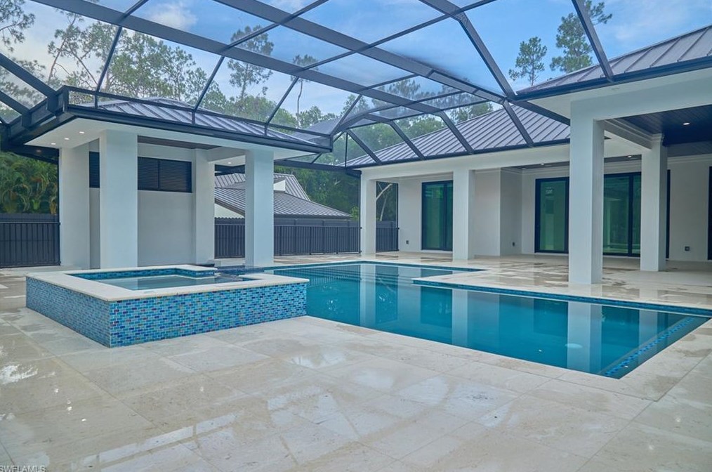 5847 English Oaks Ln, Naples FL 34119-1329 exterior