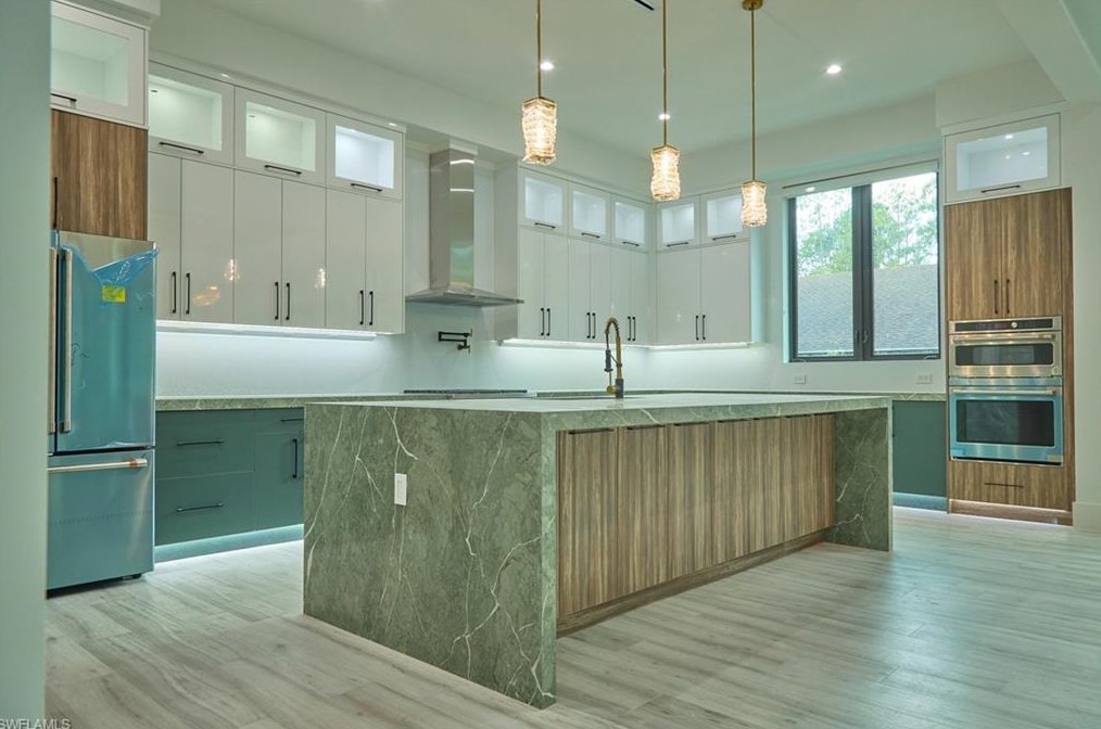 5847 English Oaks Ln, Naples FL 34119-1329 exterior