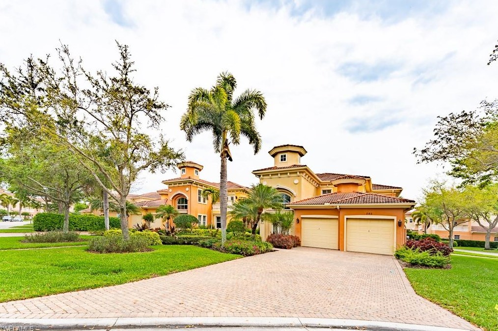 545 Avellino Isles Cir, Naples, FL 29201-2379