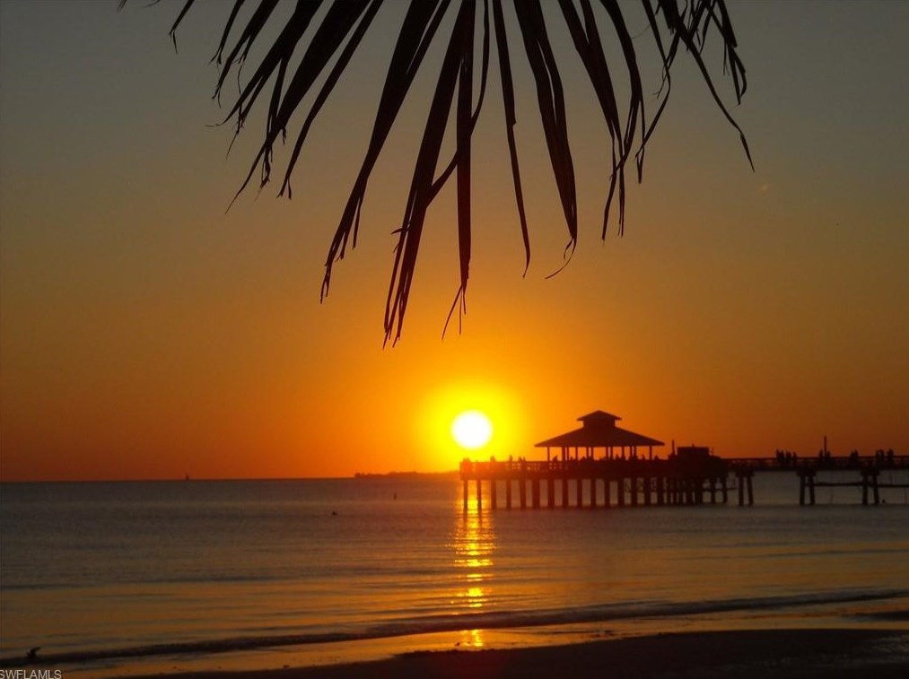 13105 Vanderbilt Dr, Naples FL  34110-6404 exterior