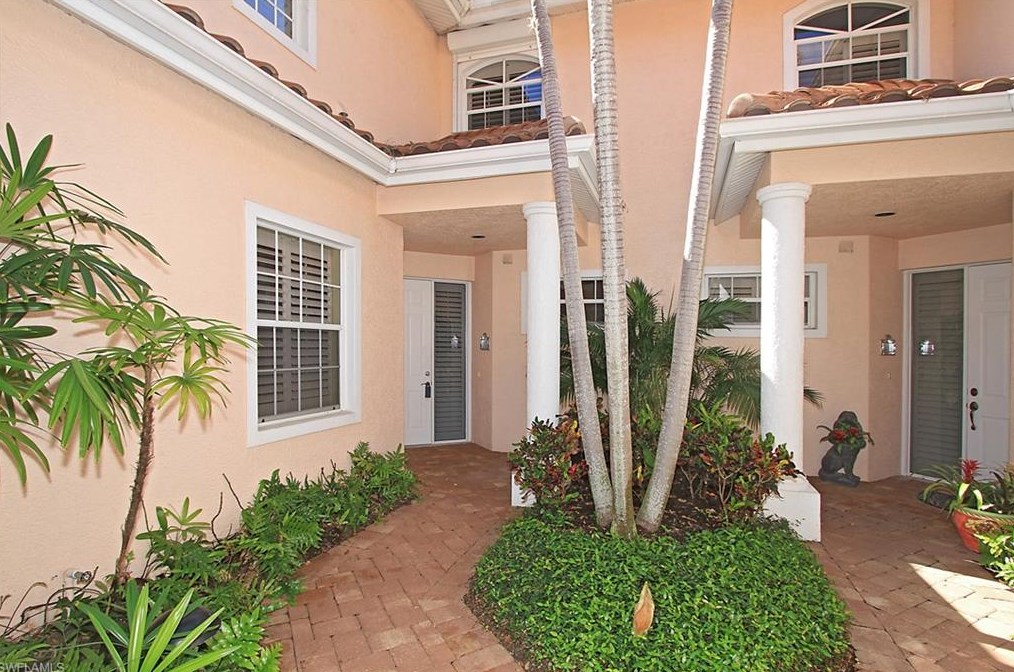 8472 Abbington Cir, Naples, FL 34108-7715