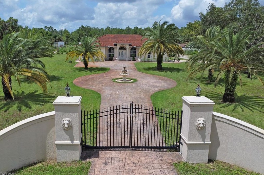 3711 4th Ave, Naples, FL 34120-4906