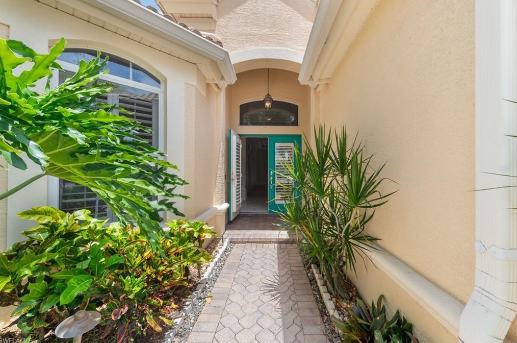 9190 Troon Lakes Dr, Naples, FL 34109-4312