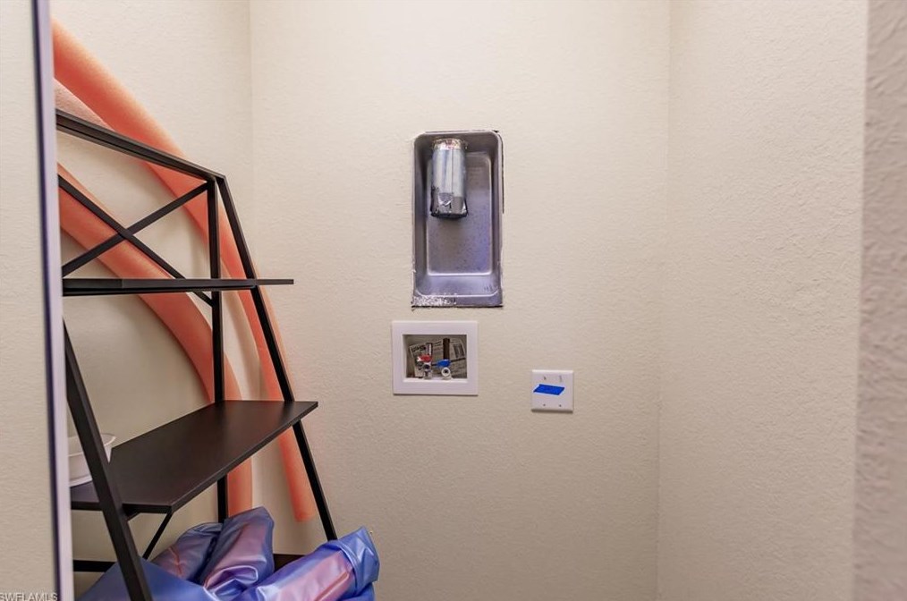 4551 1 Ave, Naples FL 34120-2704 exterior