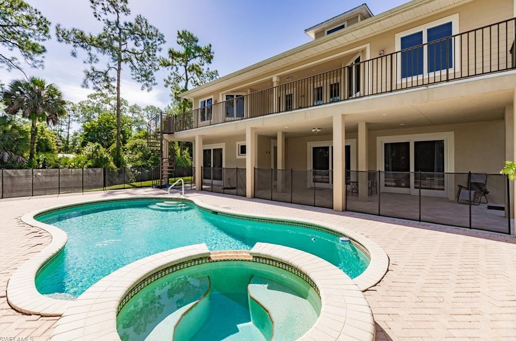 4551 1 Ave, Naples FL 34120-2704 exterior