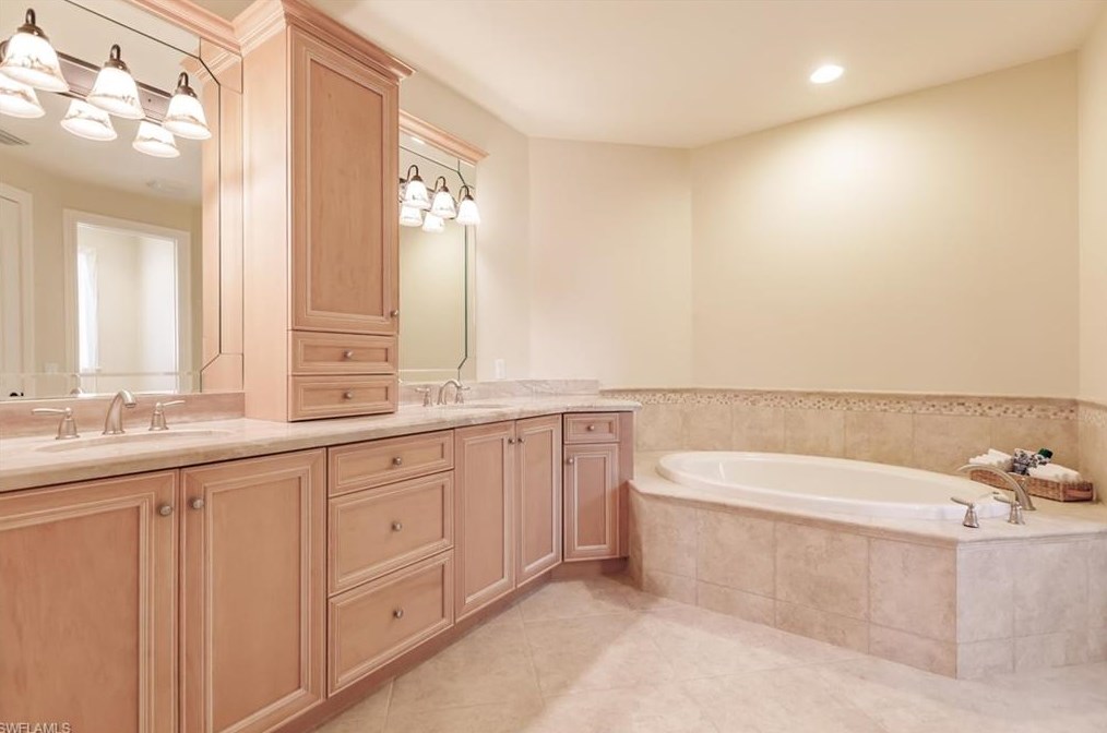 4551 1 Ave, Naples FL 34120-2704 exterior