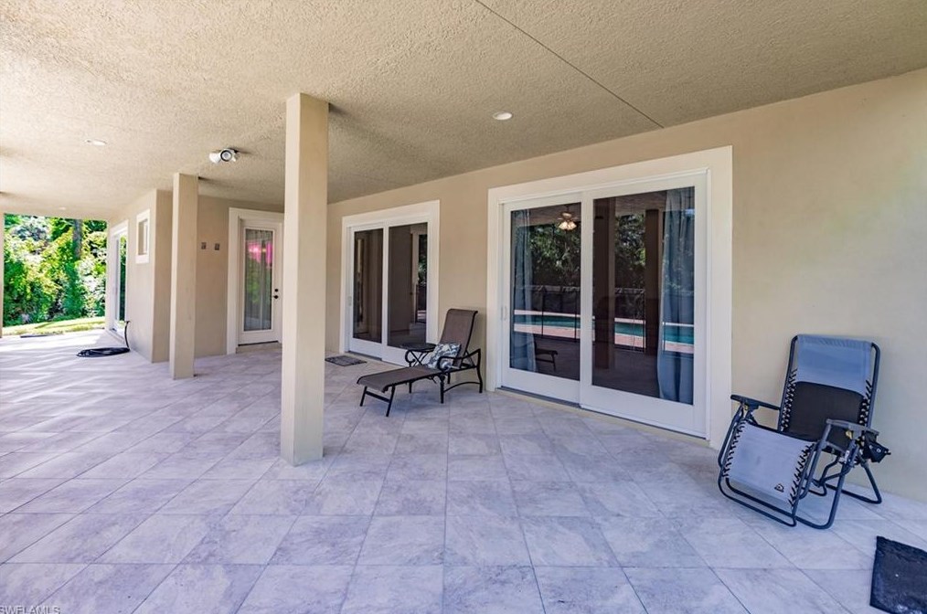 4551 1 Ave, Naples FL 34120-2704 exterior