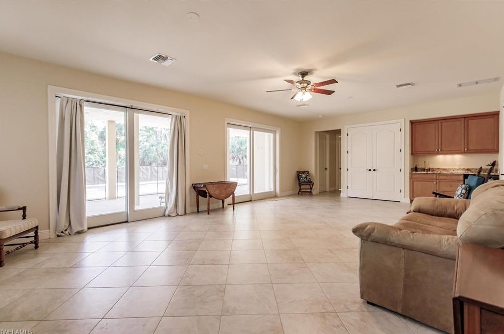 4551 1 Ave, Naples FL 34120-2704 exterior