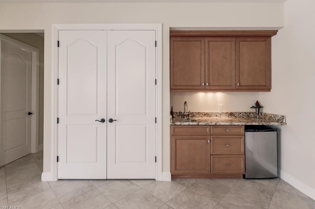 4551 1 Ave, Naples FL 34120-2704 exterior