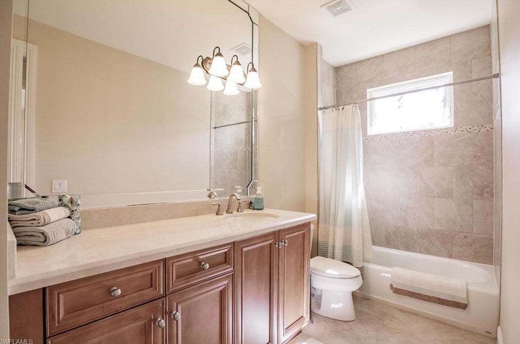 4551 1 Ave, Naples FL 34120-2704 exterior