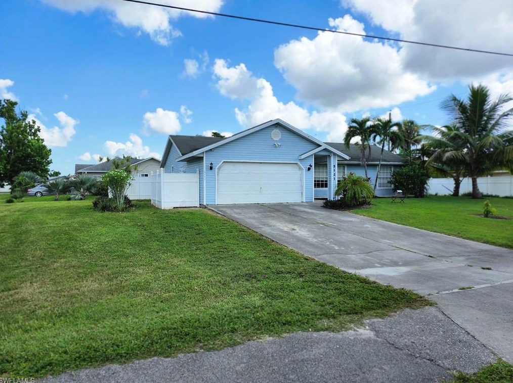 5121 22nd Ave, Naples, FL 34116-6223