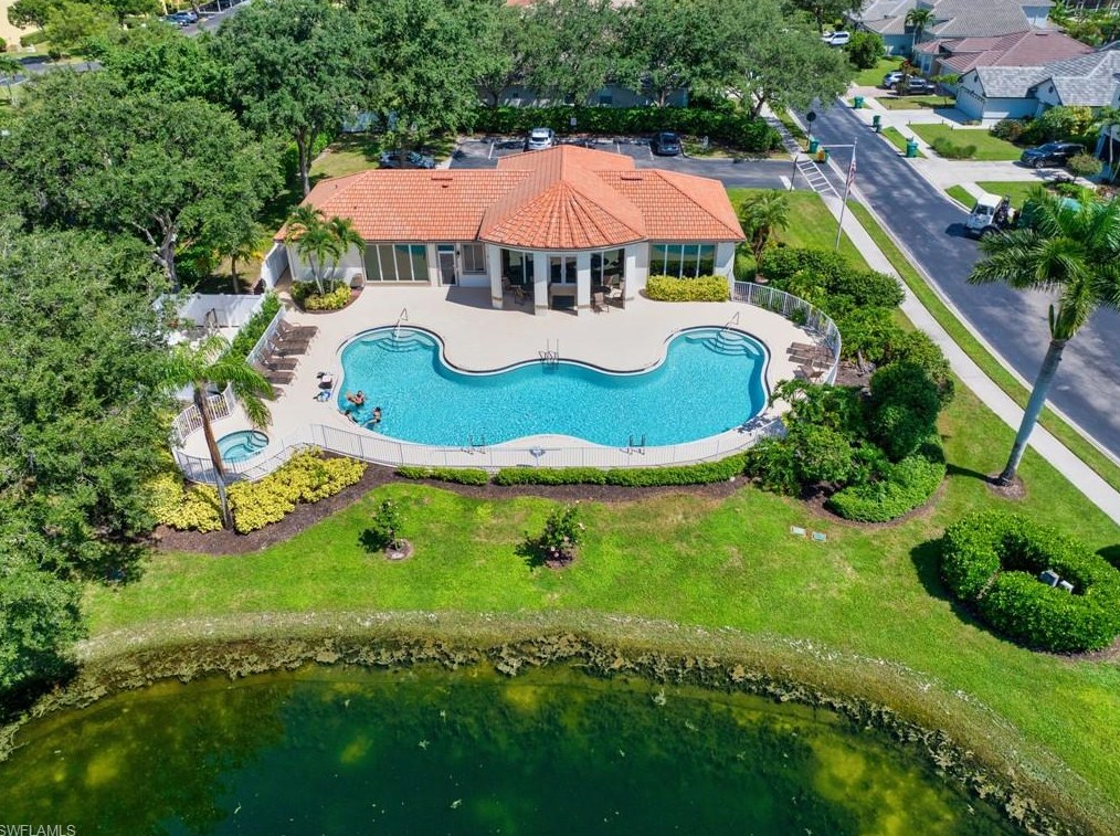 8532 Laurel Lk Blvd, Naples FL 34119-9792 exterior