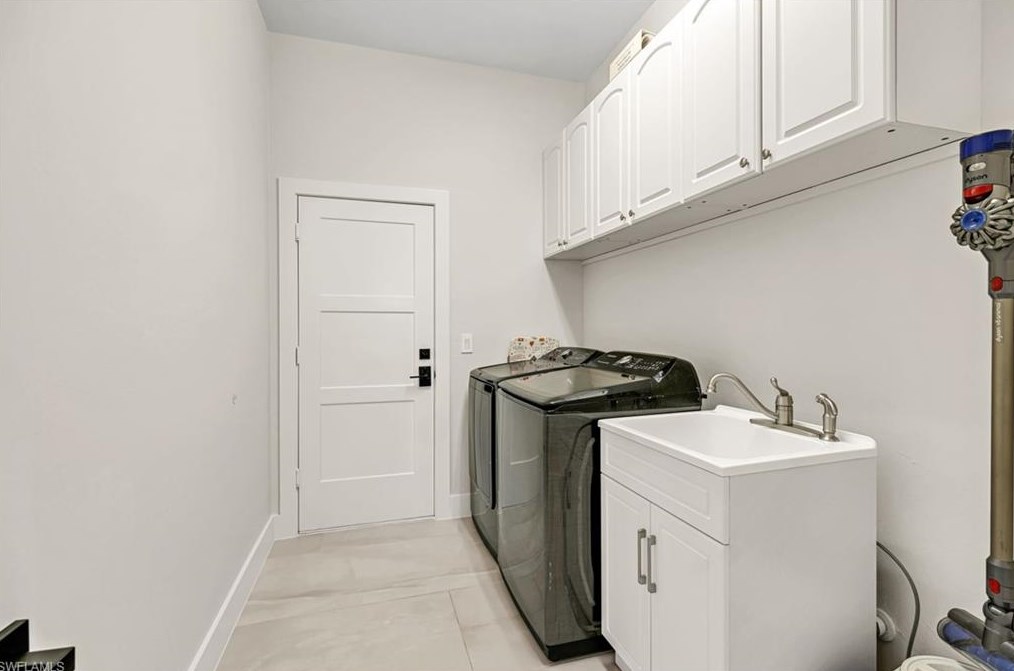 8532 Laurel Lk Blvd, Naples FL 34119-9792 exterior