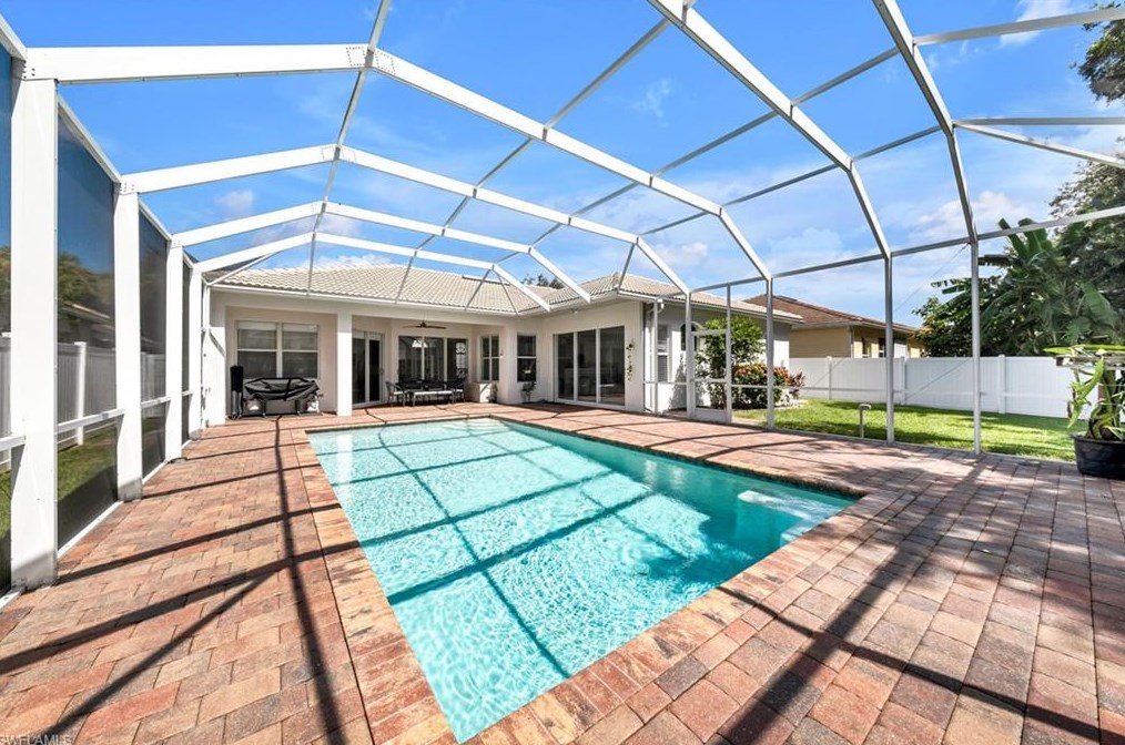 8532 Laurel Lk Blvd, Naples FL 34119-9792 exterior