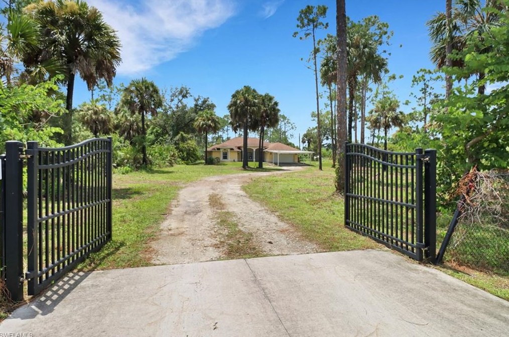 3920 14th Ave, Naples, FL 34117-9156