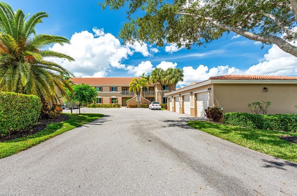 6900 Huntington Lakes Cir, Naples, FL 34119-8002