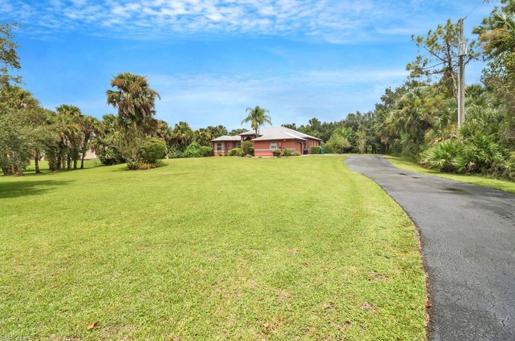 161 10th Ave, Naples, FL 34120-4002