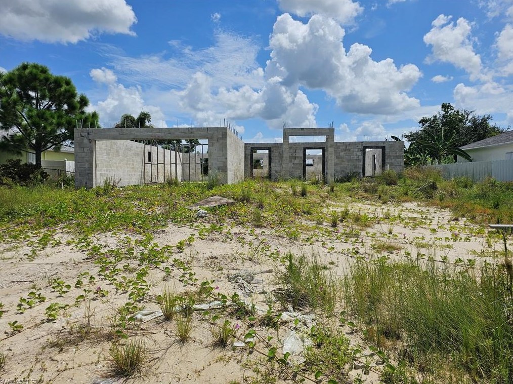 1213 22nd Pl, Cape Coral, FL 33993